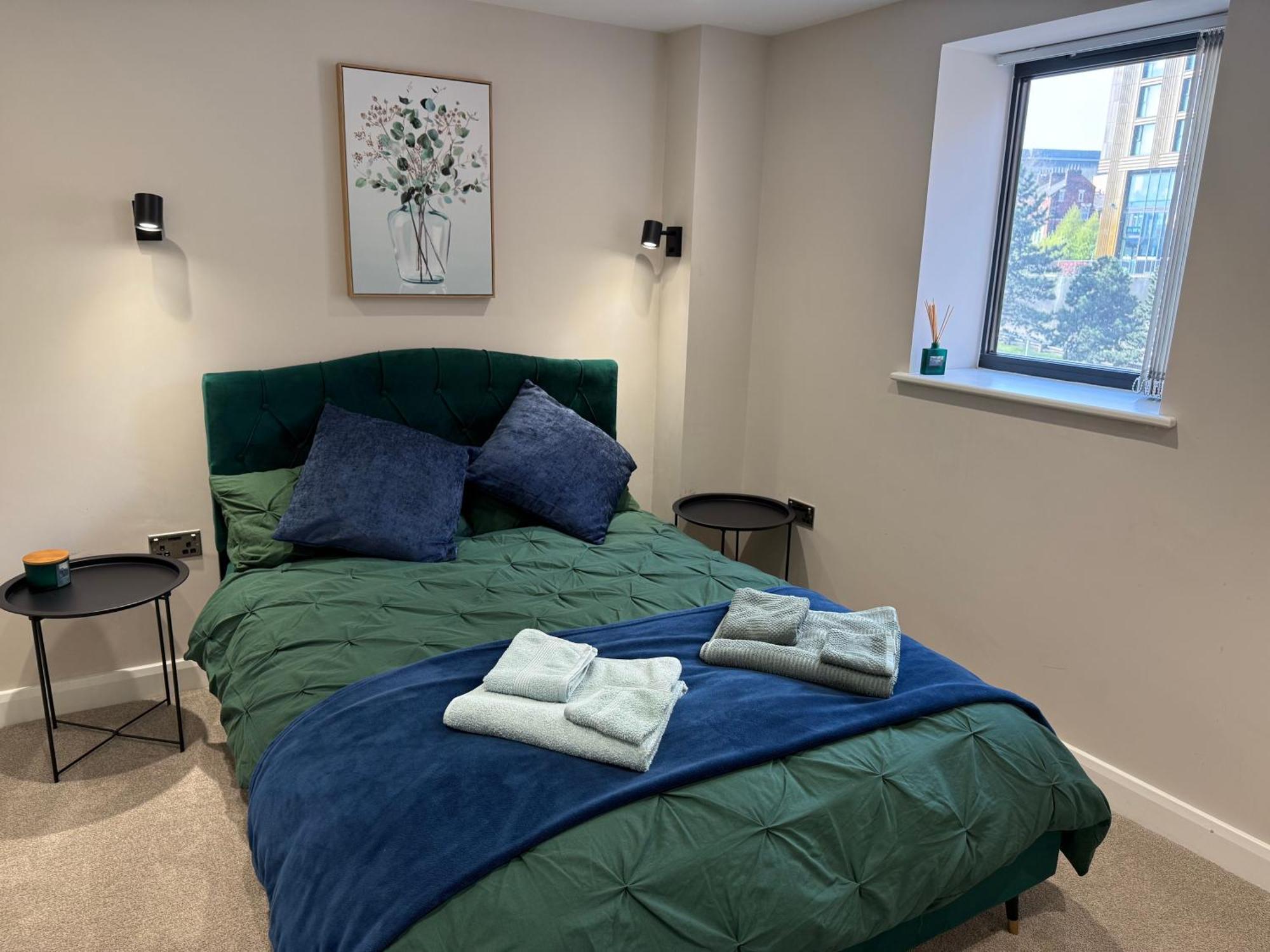 Centenary Netho - Leeds Centre Apartment *